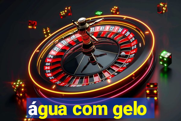 água com gelo